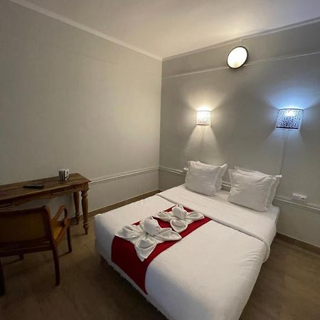Hotel Central Σαιν-Ντενί Εξωτερικό φωτογραφία