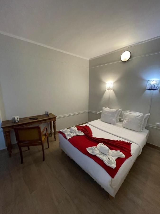 Hotel Central Σαιν-Ντενί Εξωτερικό φωτογραφία